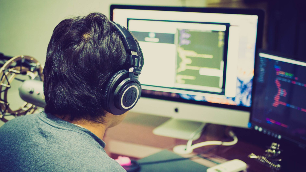 Asynchronous Events and Queues Architecture — VORONOV Solutions